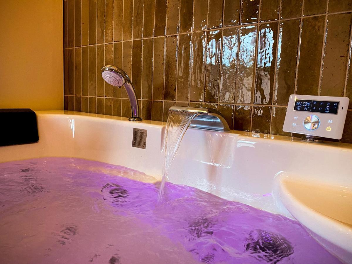Love Room Suite Bali - Auray En Bretagne Brech Zewnętrze zdjęcie